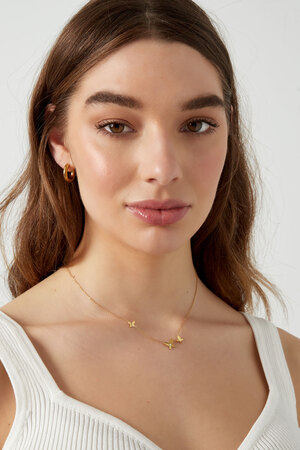 Collar clásico con tres charms de mariposa - oro  h5 Imagen2